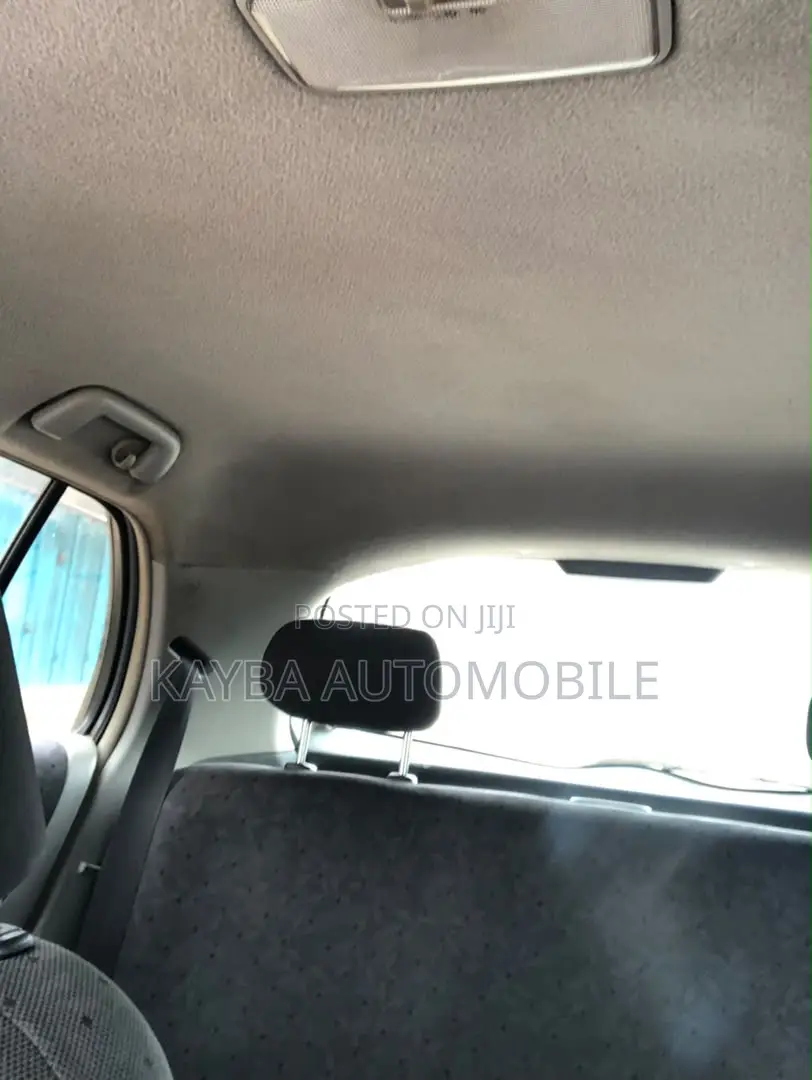 Toyota Vitz 2010 Silver