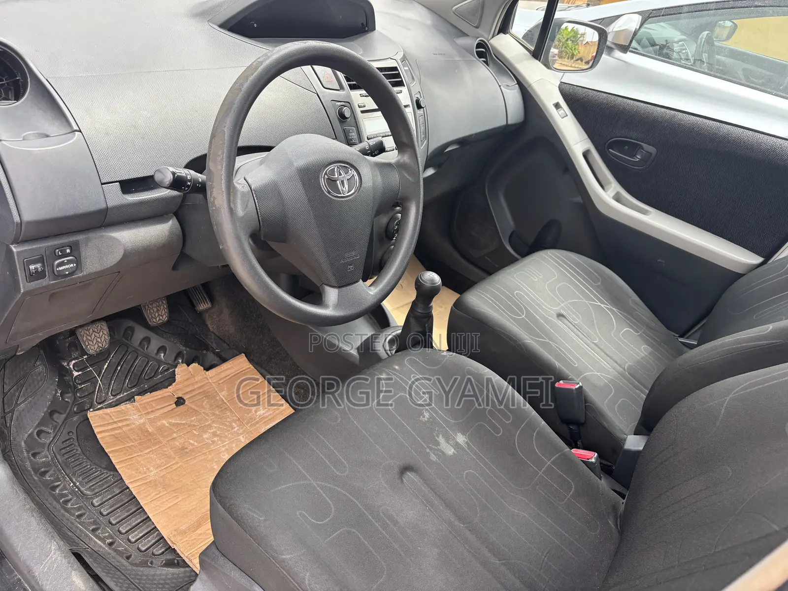Toyota Yaris Base Hatchback 3dr 2010 Black