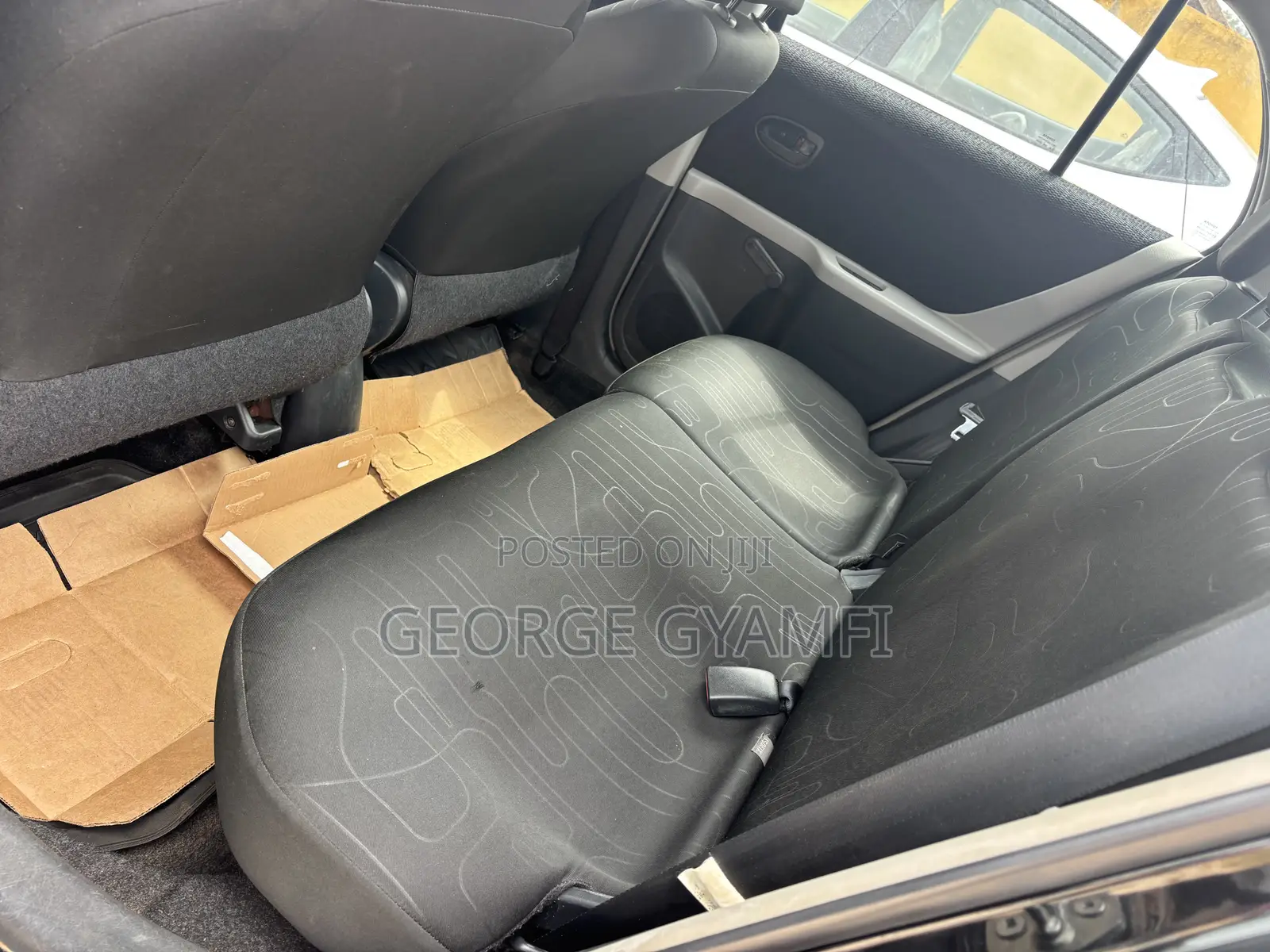 Toyota Yaris Base Hatchback 3dr 2010 Black