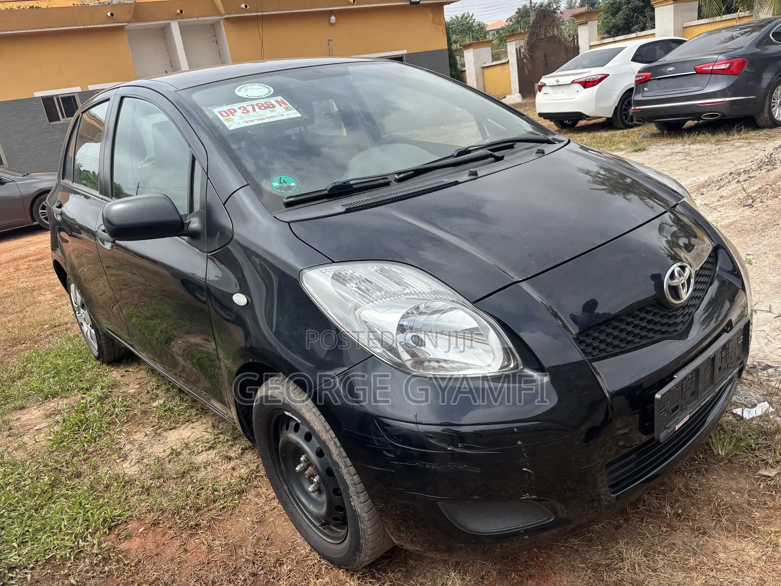 Toyota Yaris Base Hatchback 3dr 2010 Black