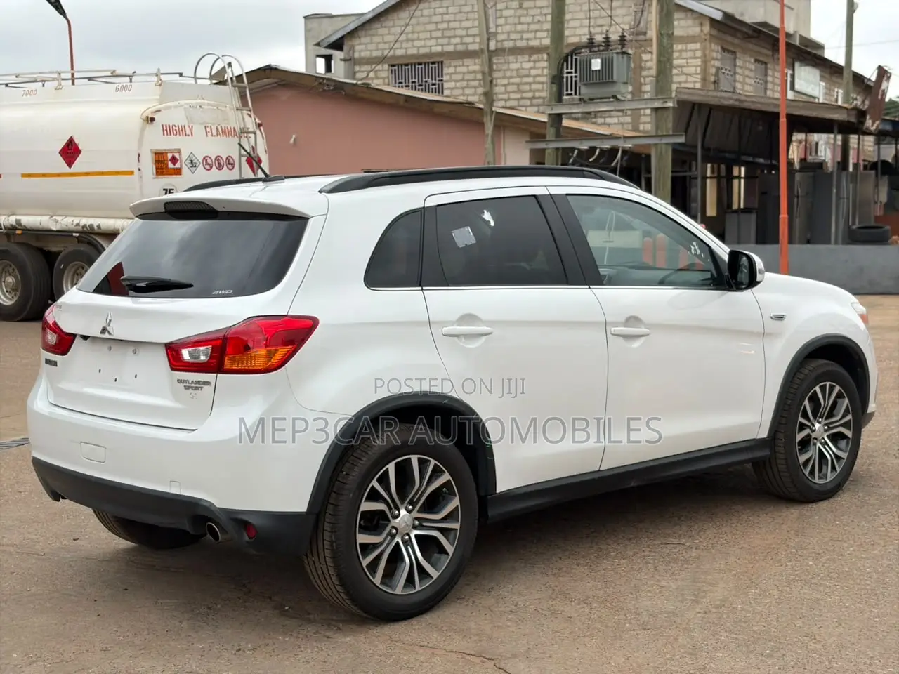 Mitsubishi Outlander 2016 White