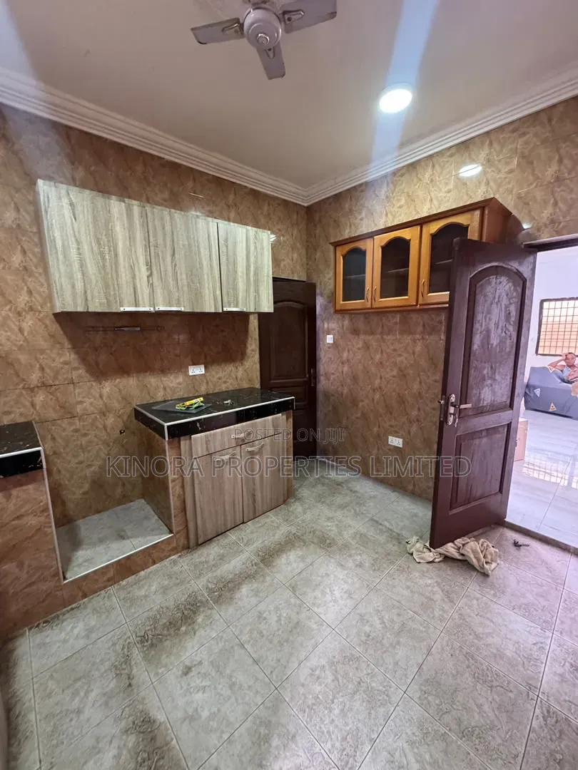3bdrm Apartment in Kingsby, The Mall for rent