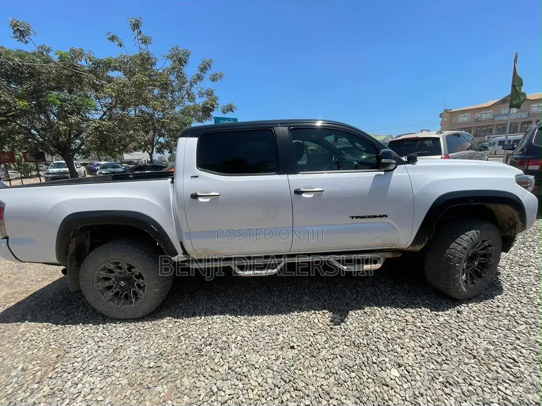 Toyota Tacoma 2017 White