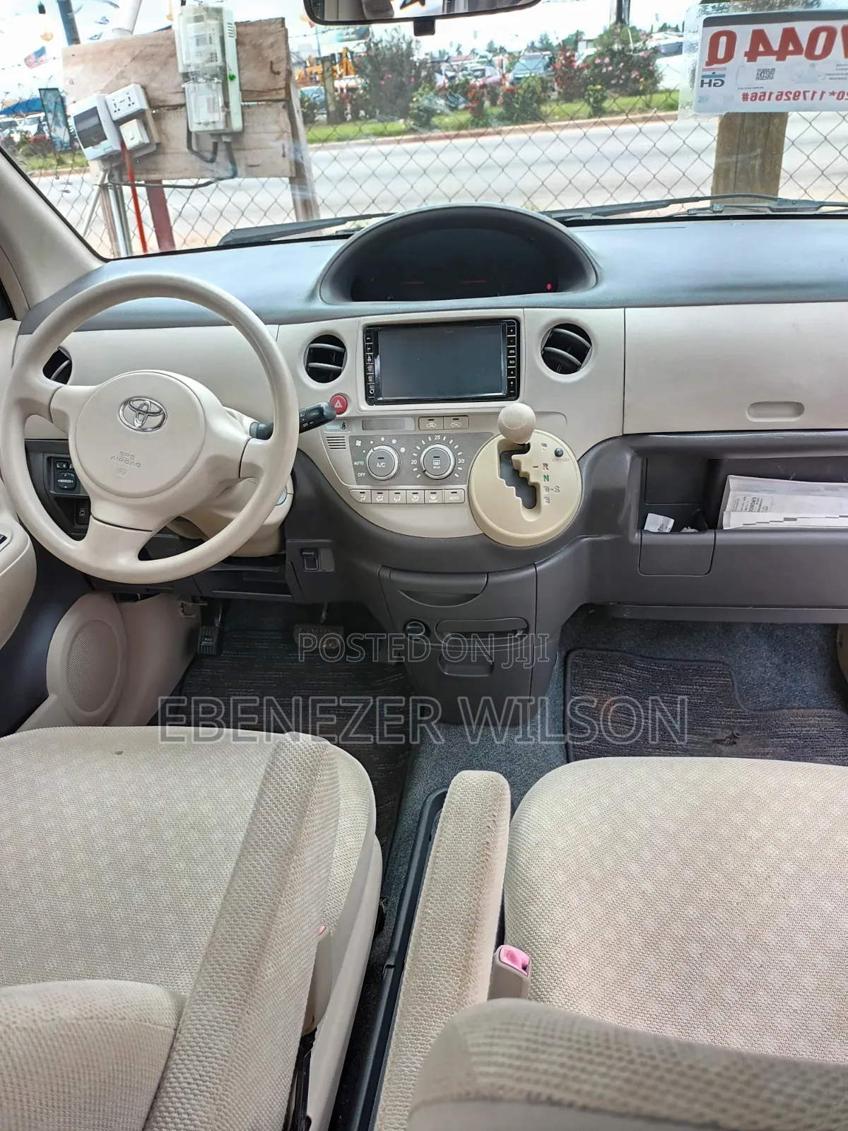 Toyota Sienta 2012 White
