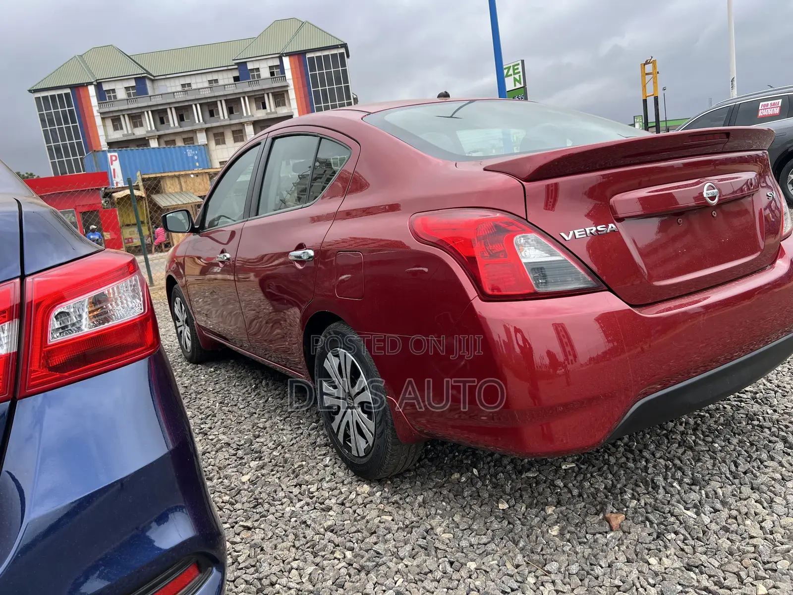 Nissan Versa 1.6 SV 2017 Red