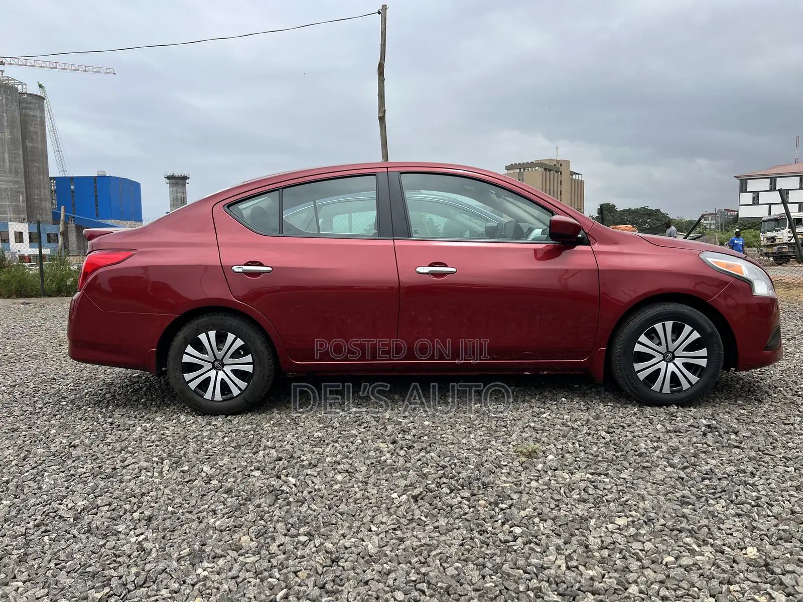 Nissan Versa 1.6 SV 2017 Red
