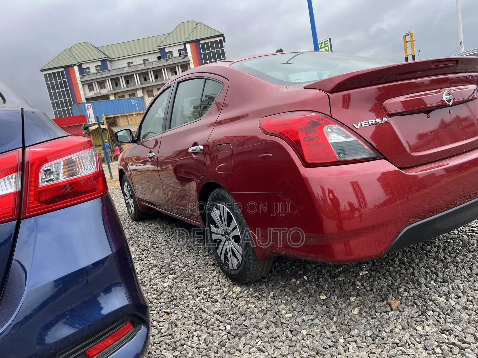 Nissan Versa 1.6 SV 2017 Red