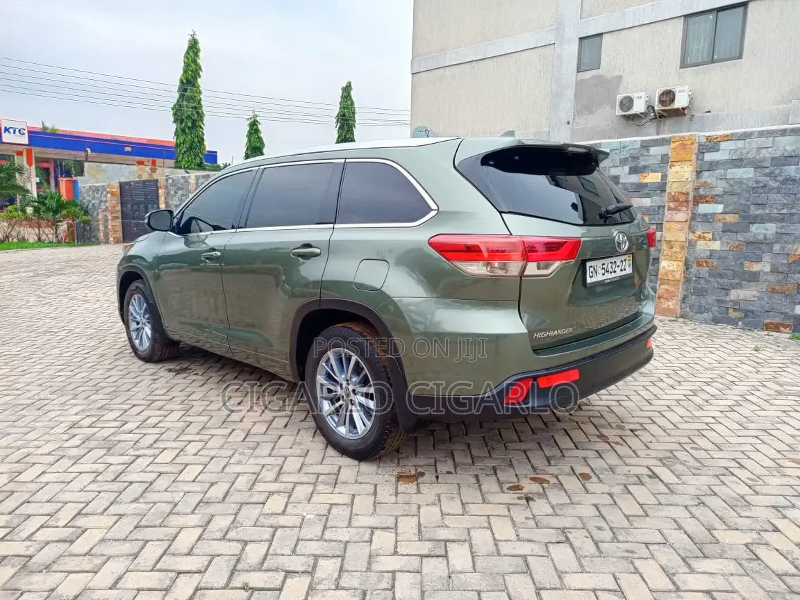 Toyota Highlander XLE 2019 Green