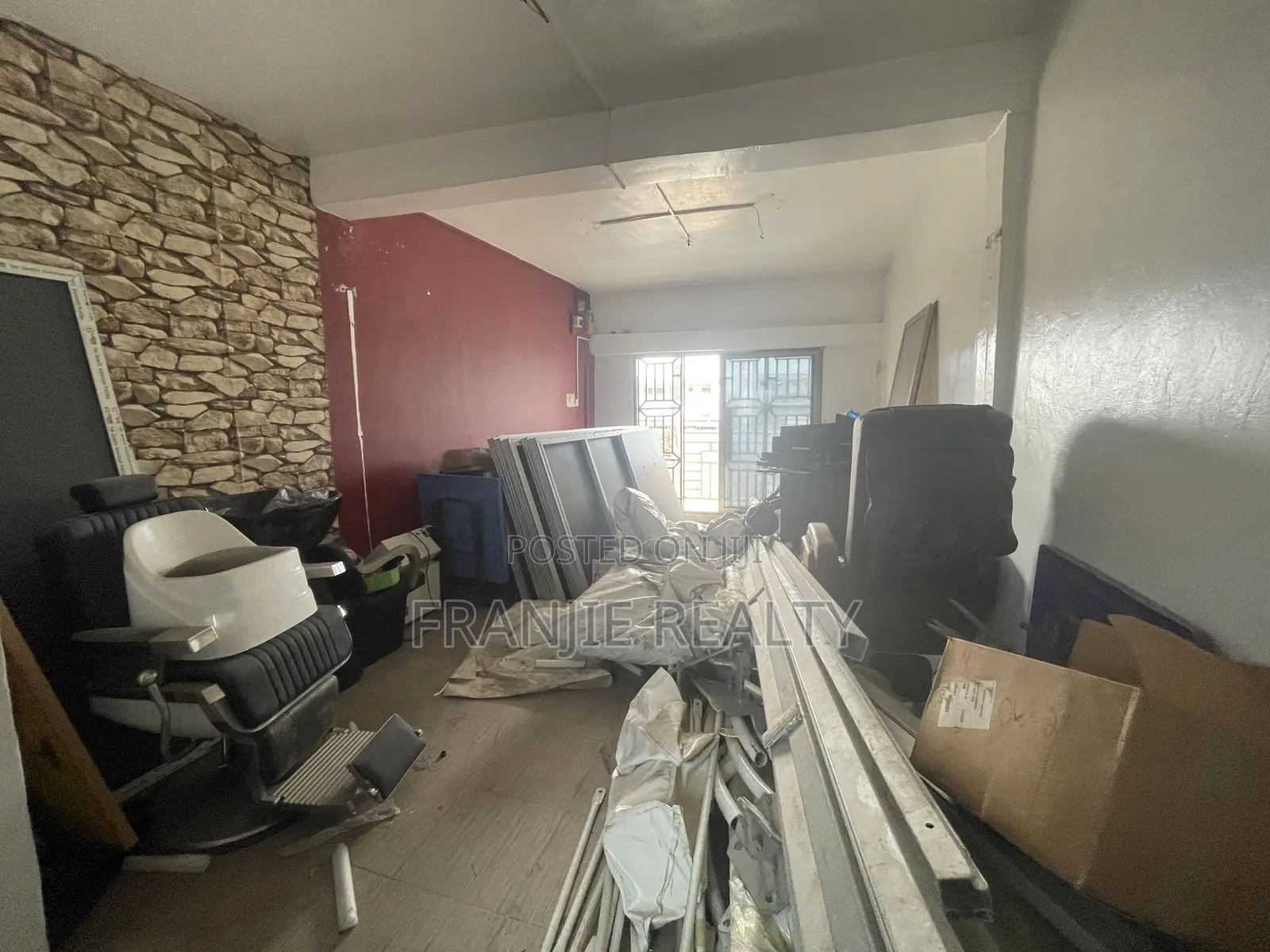 Store for Rent at Lapaz