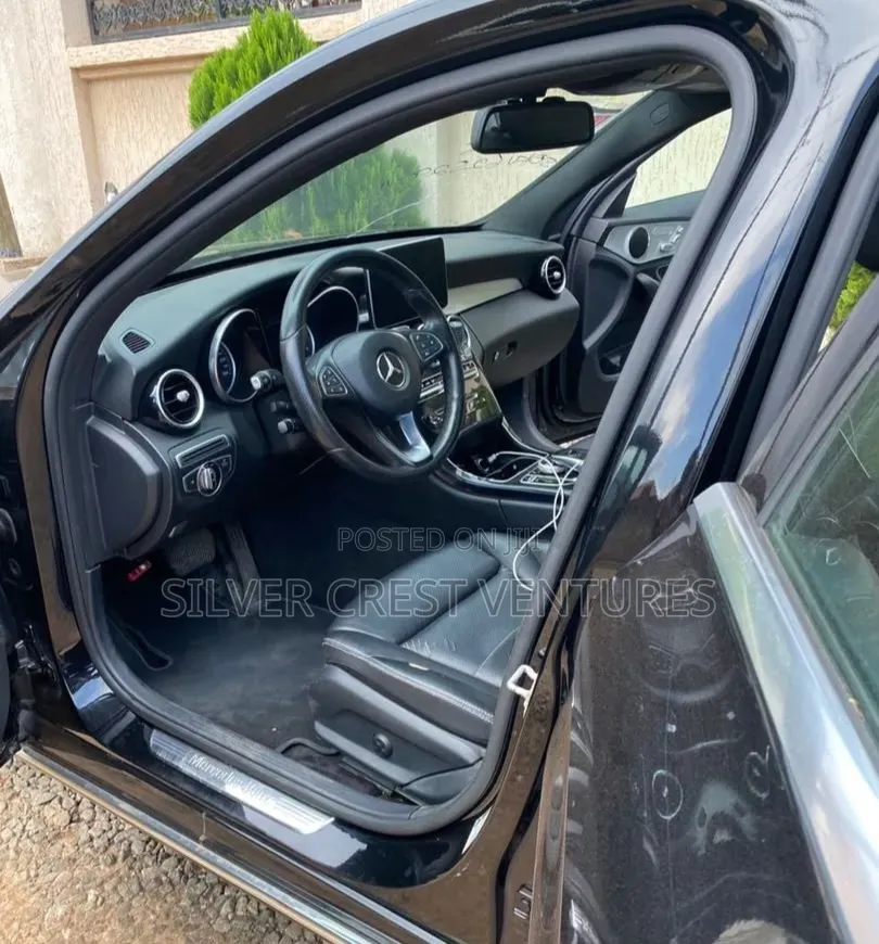 Mercedes-Benz C300 2016 Black