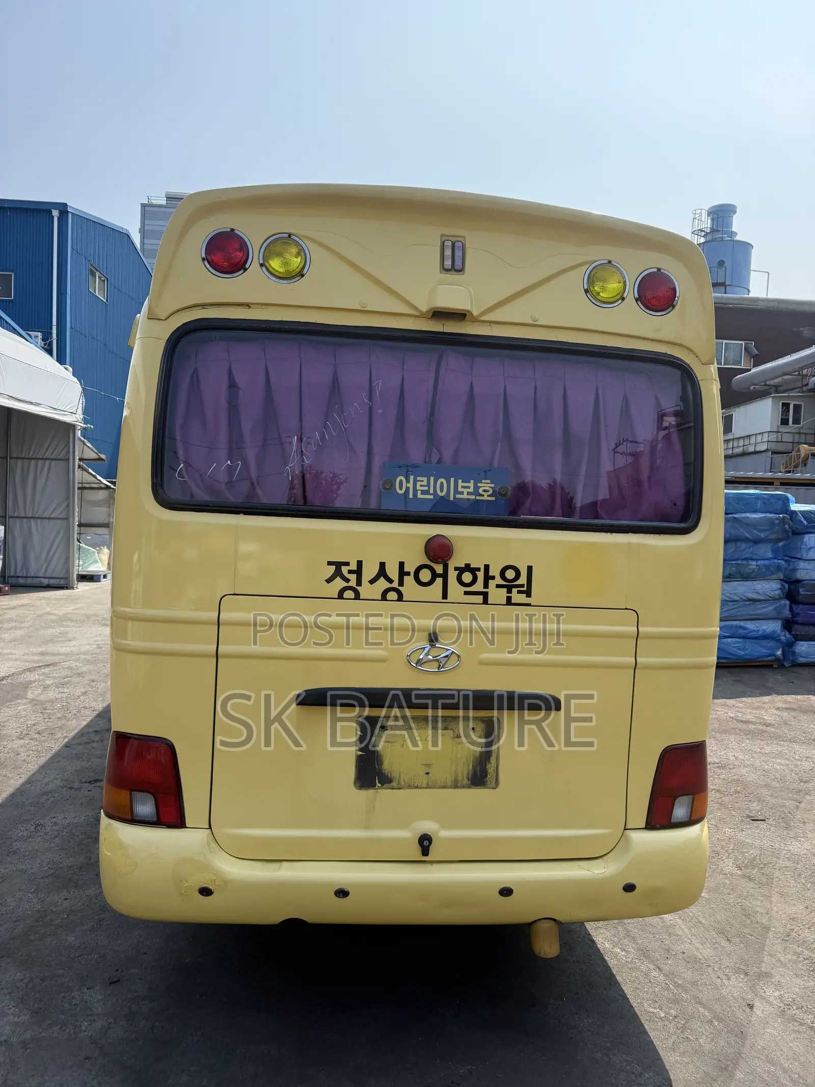 Hyundai County 2016 Yellow