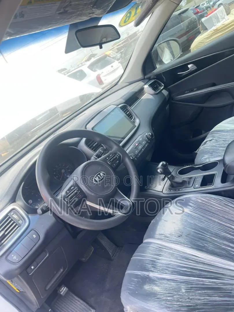 Kia Sorento 4dr SUV 2016 White