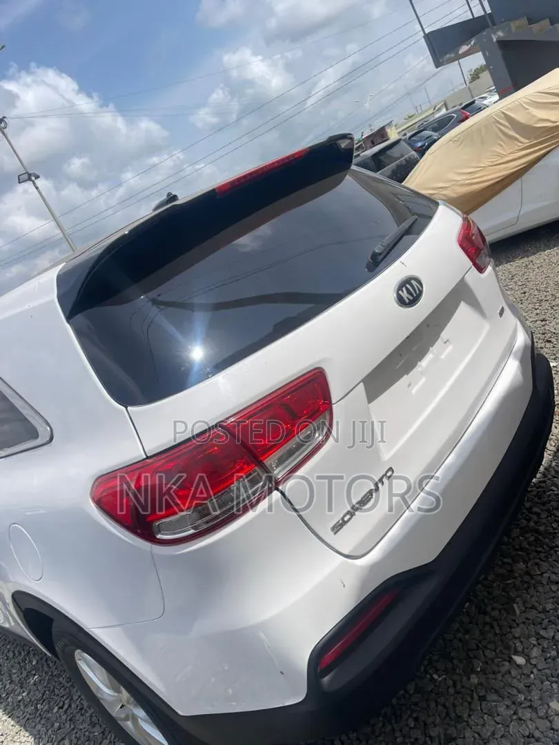 Kia Sorento 4dr SUV 2016 White