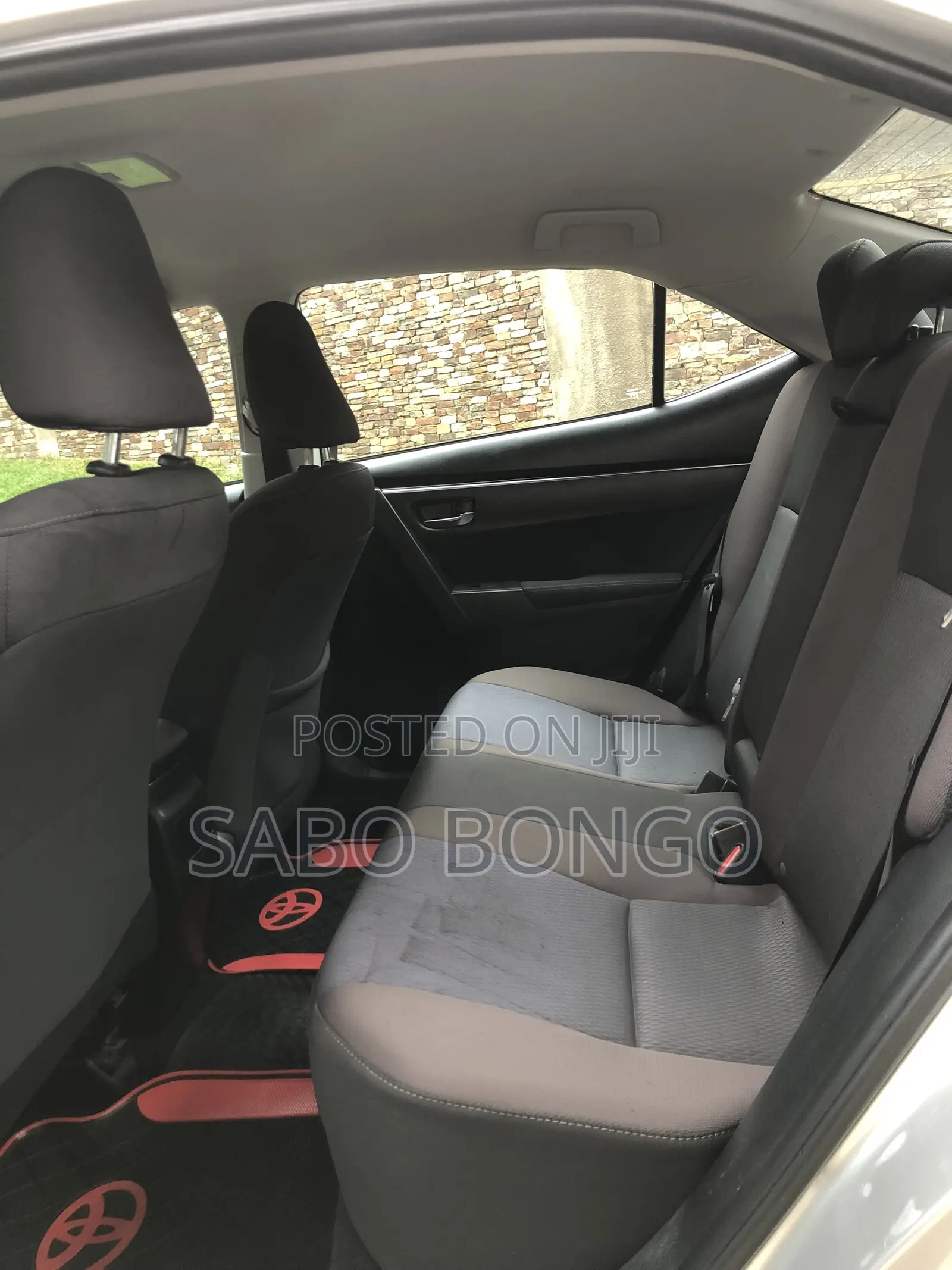 Toyota Corolla LE Eco (1.8L 4cyl 2A) 2018 Silver