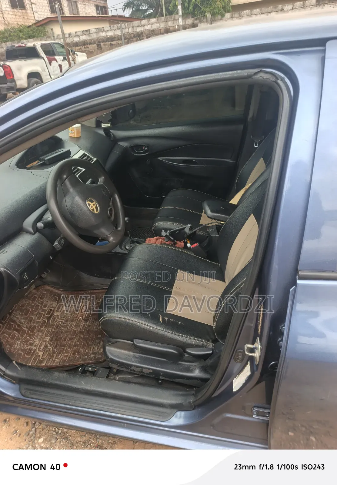 Toyota Yaris Base Sedan 4dr 2010 Blue