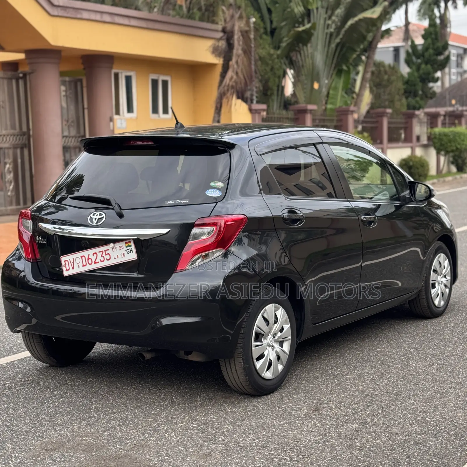 Toyota Vitz 1.3 AWD 5dr 2015 Black