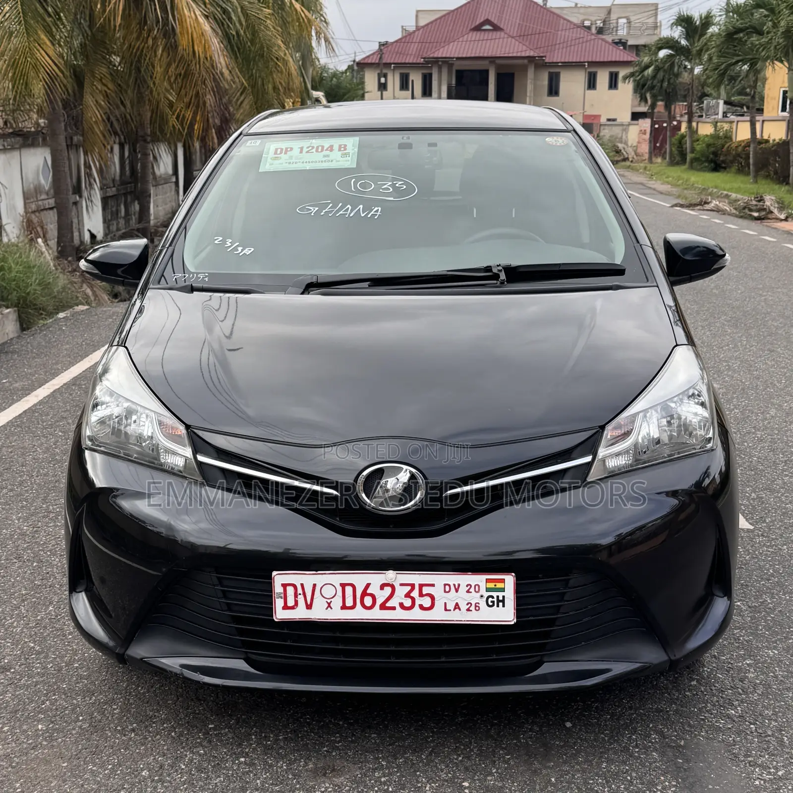 Toyota Vitz 1.3 AWD 5dr 2015 Black