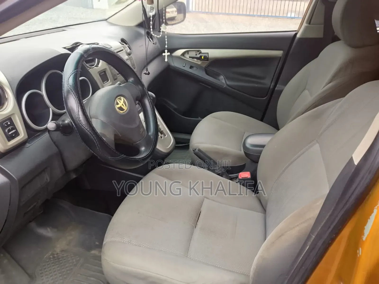 Toyota Matrix 2010 Gold