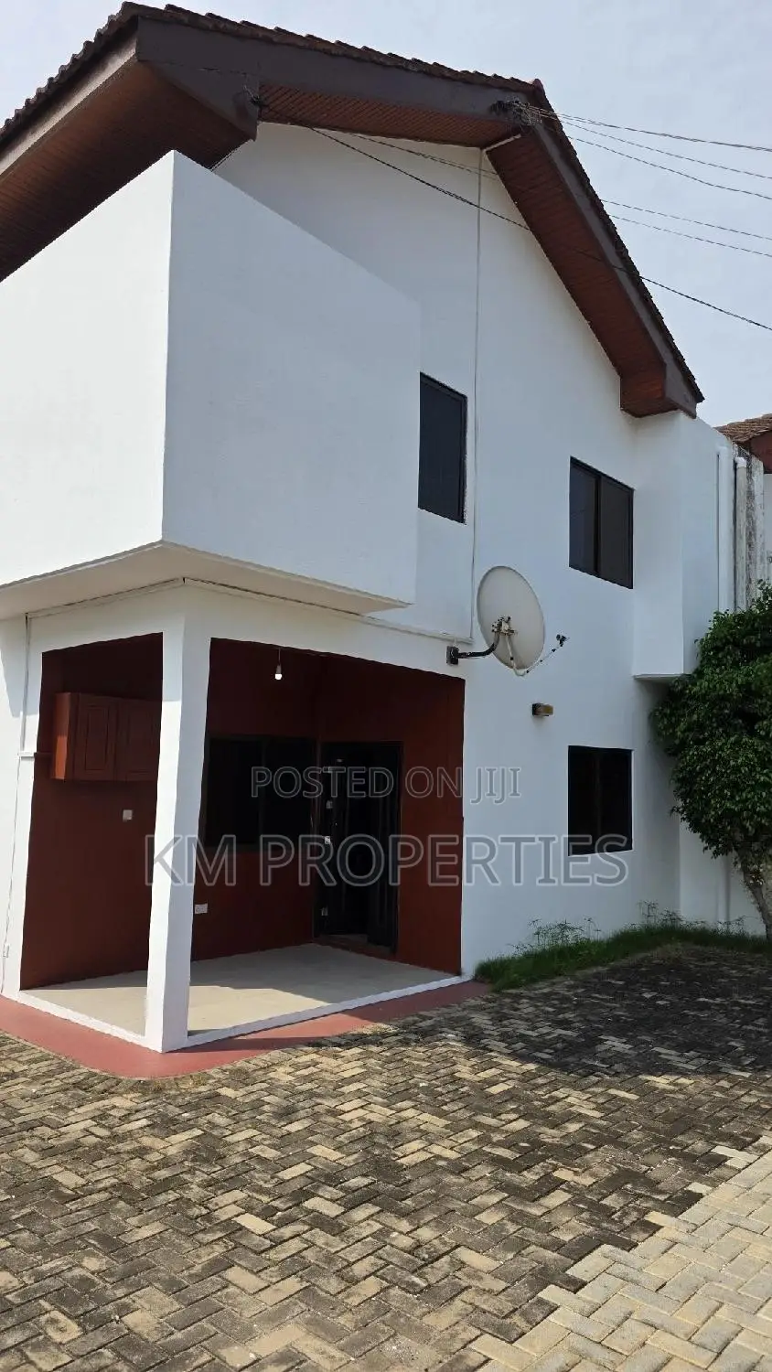 3bdrm Duplex in Nthc Estates, East Legon for rent