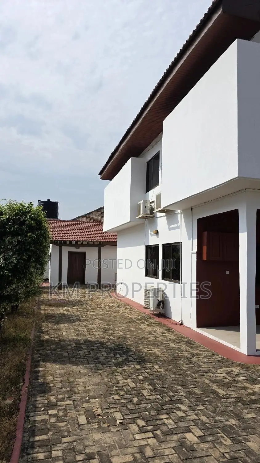 3bdrm Duplex in Nthc Estates, East Legon for rent