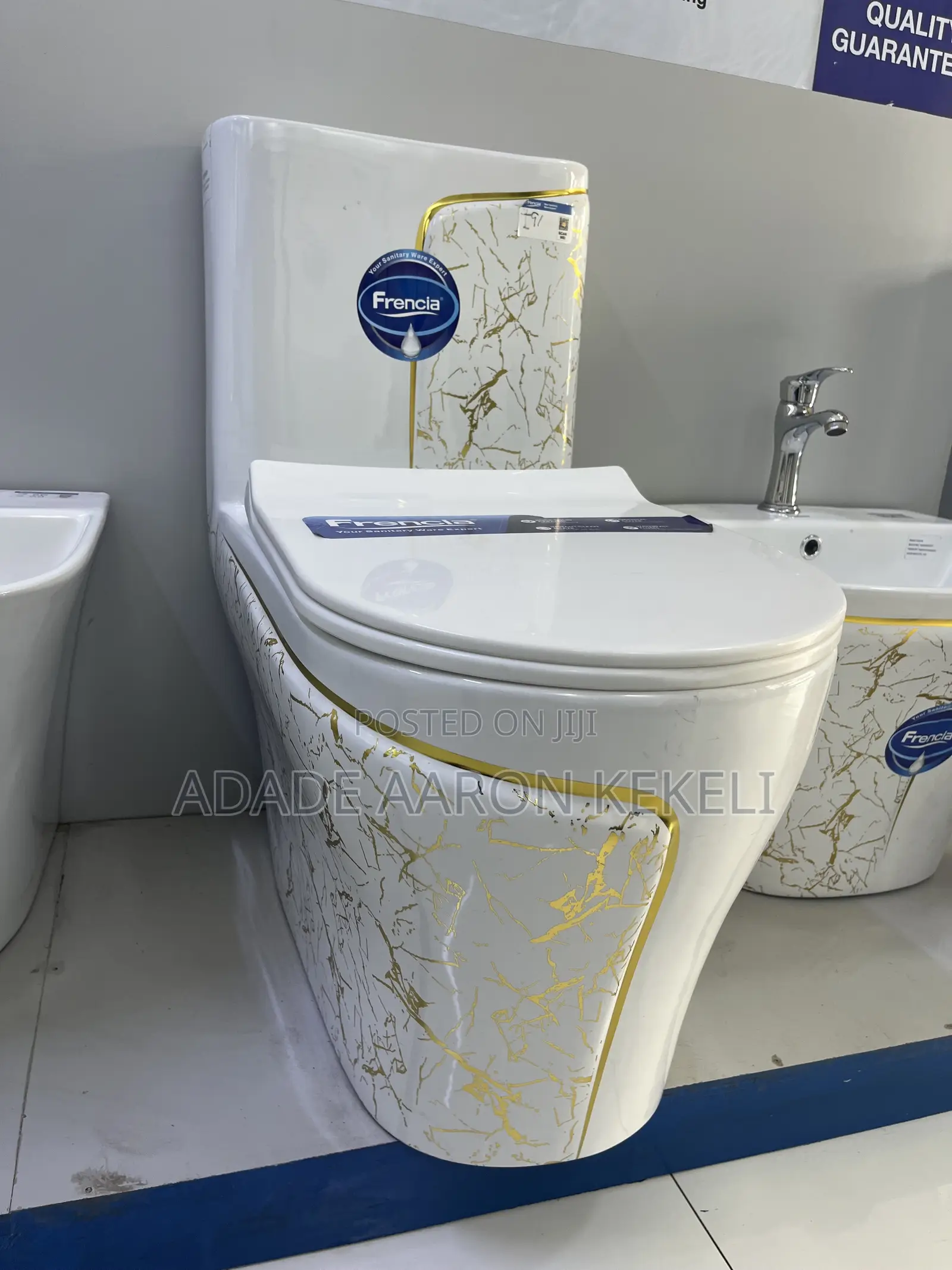 Frencia Toilet WC - Luxury White and Gold Marbel Design