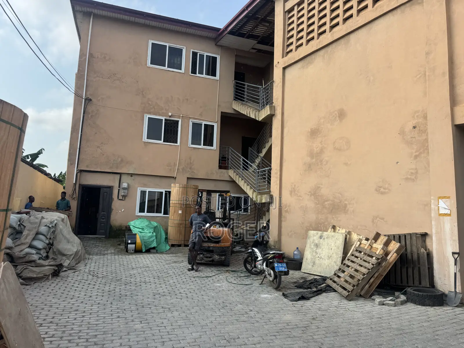 650 SQM With Office Complex for Rent in New Achimota
