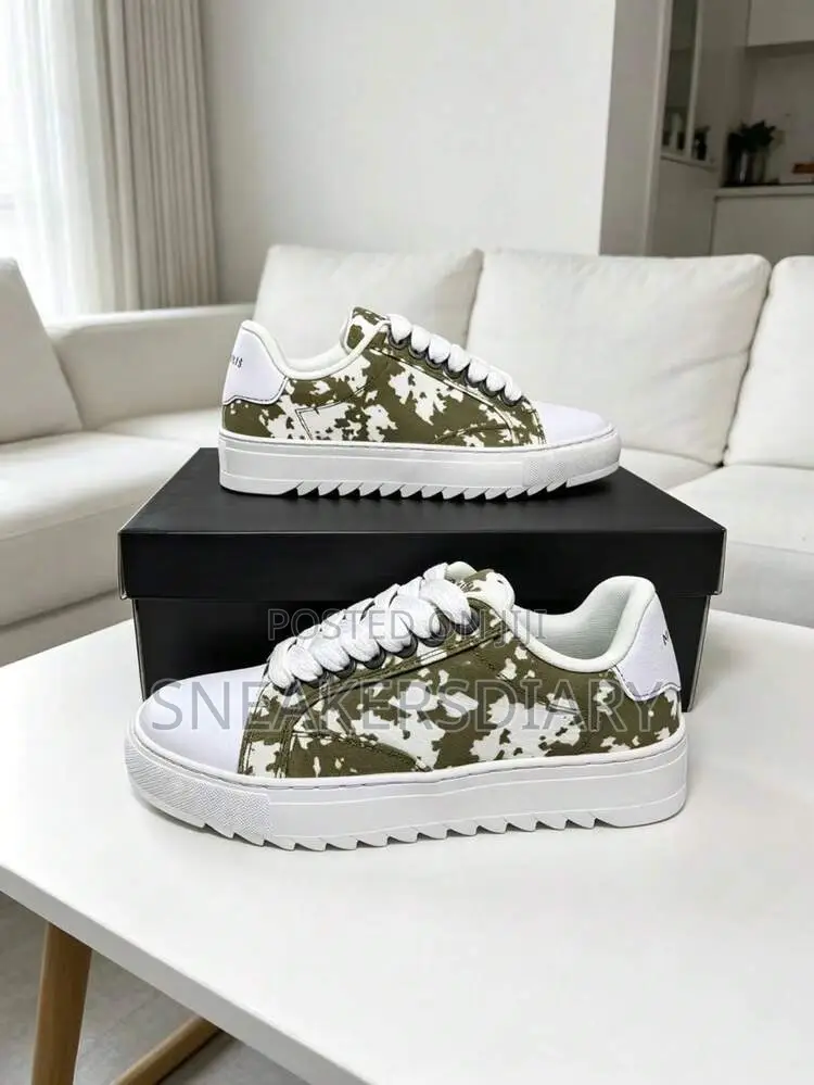 Olive Numeric Lunar Trainer