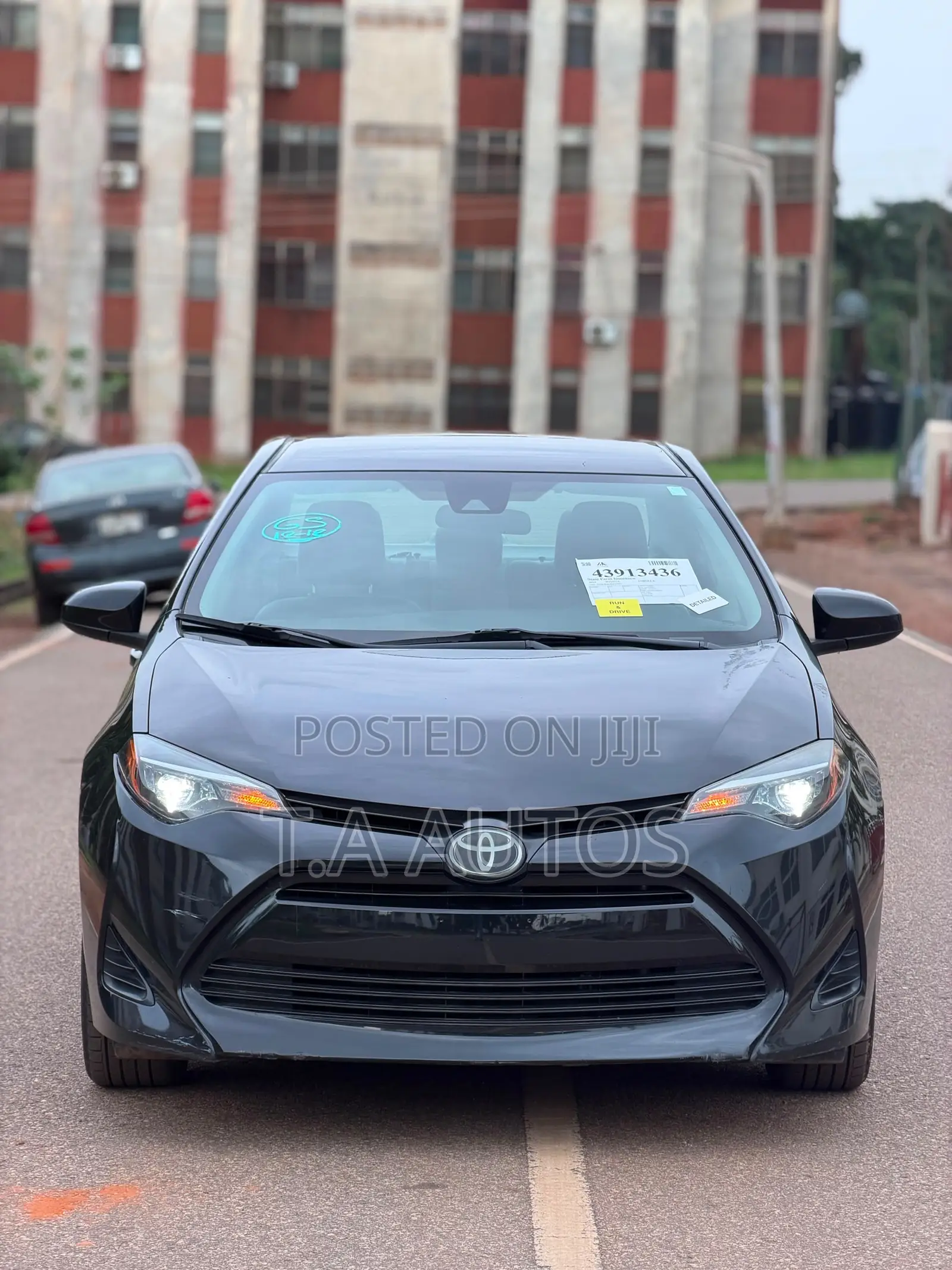 Toyota Corolla LE (1.8L 4cyl 2A) 2018 Black