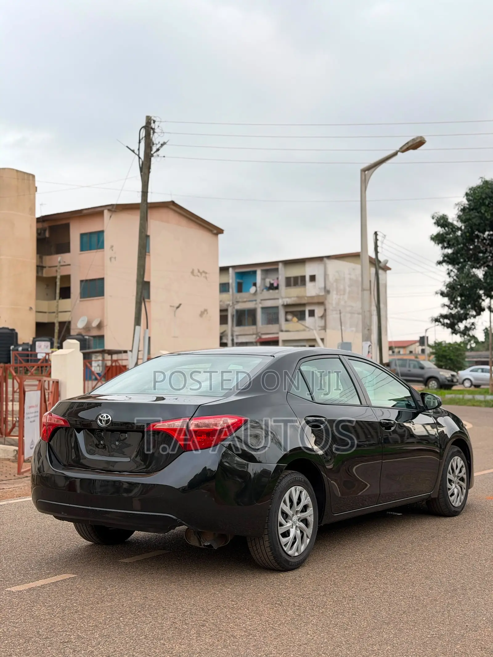 Toyota Corolla LE (1.8L 4cyl 2A) 2018 Black