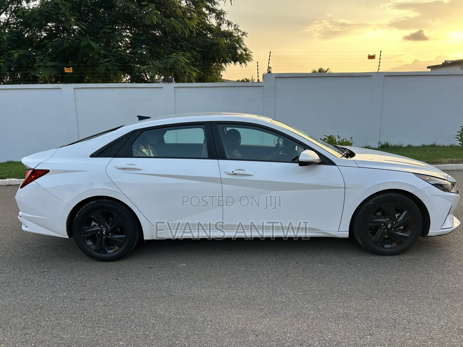 Hyundai Elantra Limited 2022 White