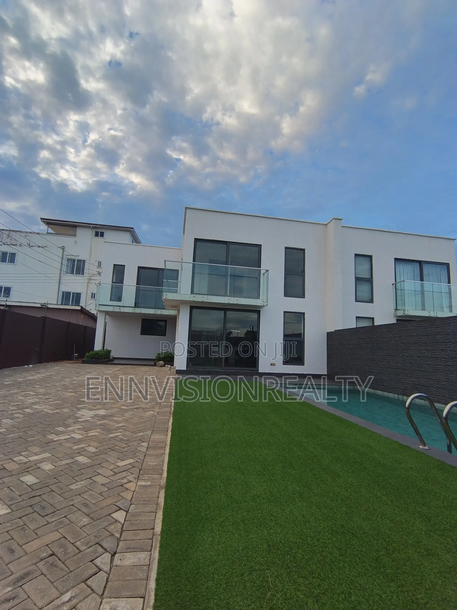 3bdrm House in Estates for sale
