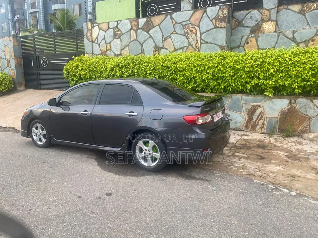 Toyota Corolla 2012 Gray