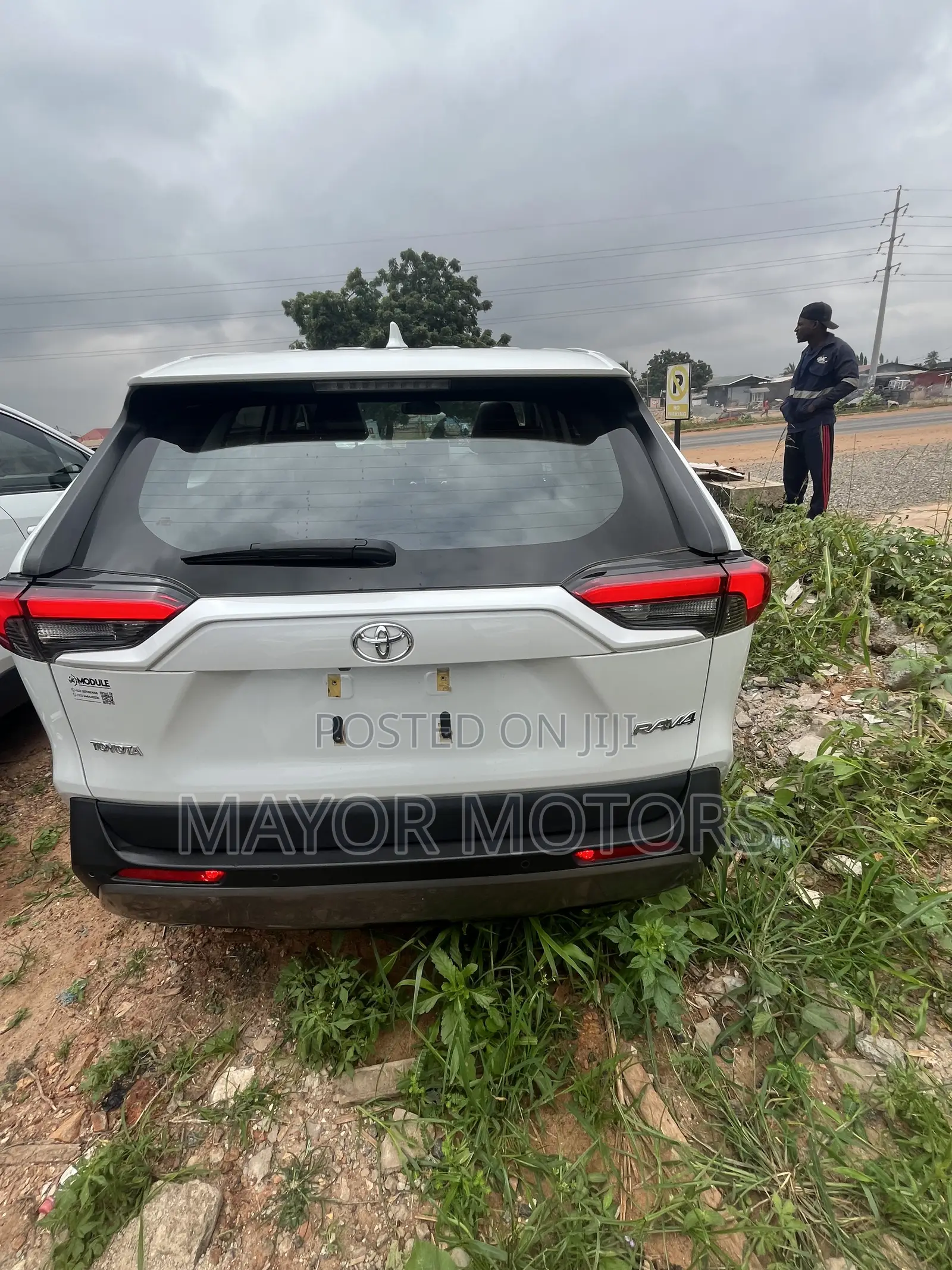 Toyota RAV4 LE FWD 2023 White