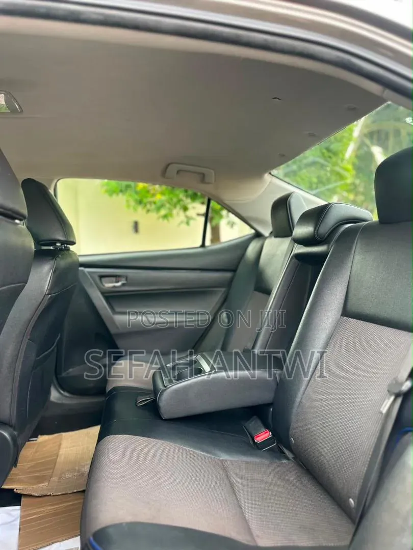 Toyota Corolla 2019 Brown