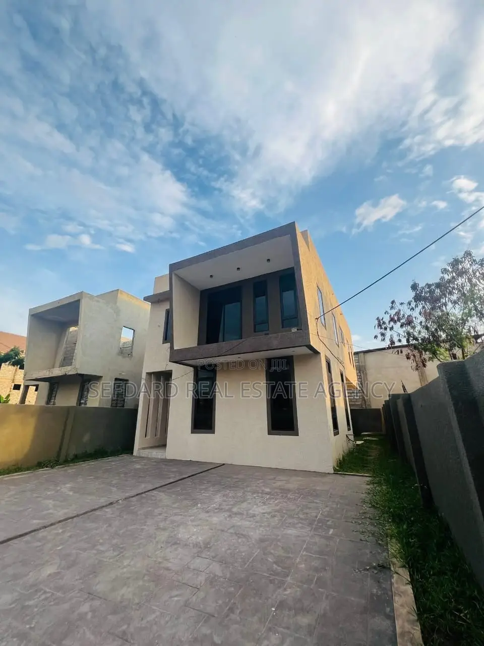 3bdrm Duplex in Sefdard Properties, East Legon for sale