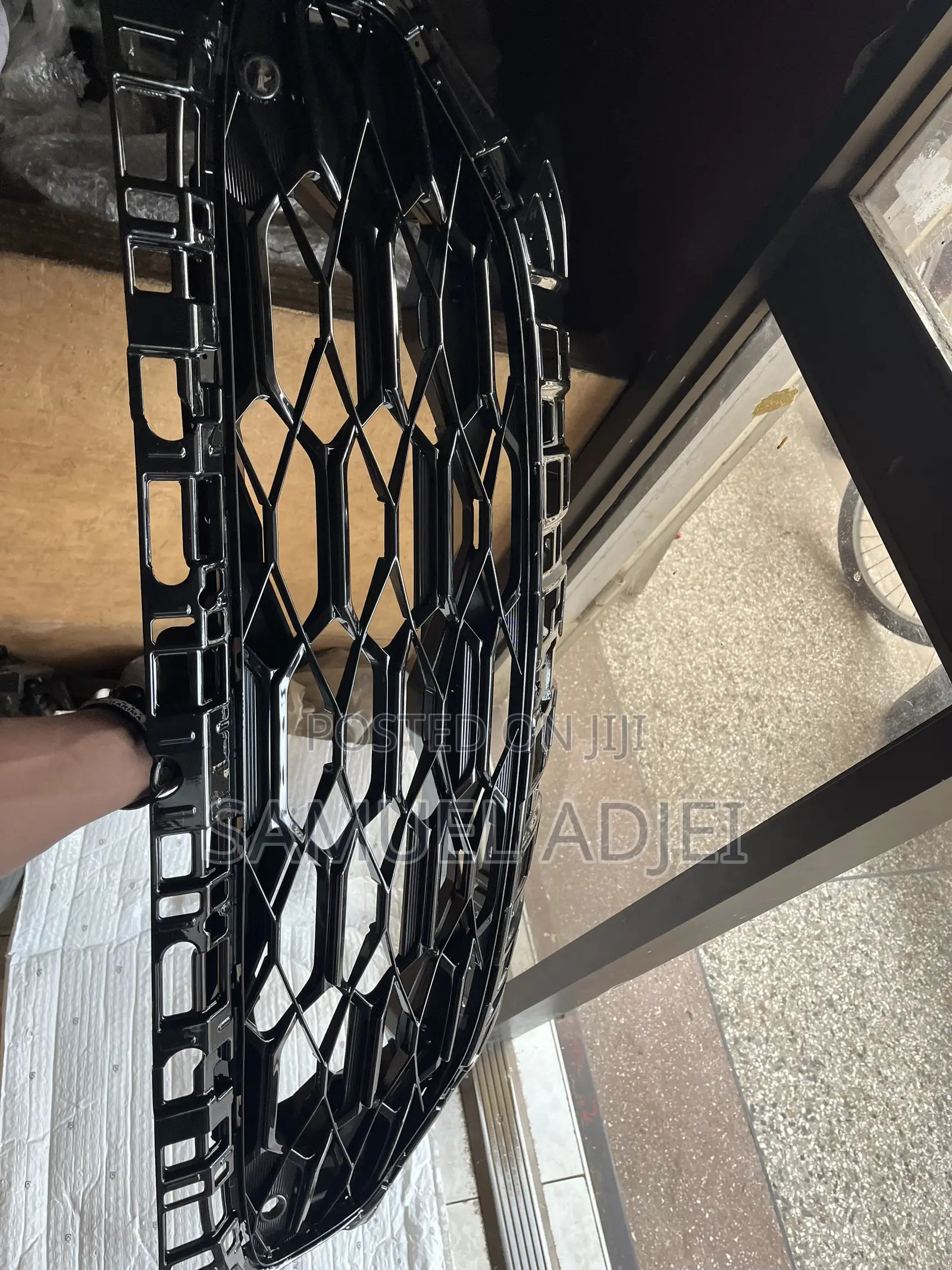Honda HRV-23 Grille