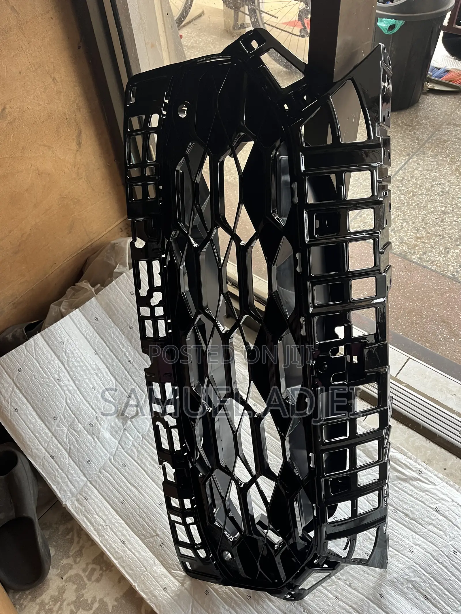 Honda HRV-23 Grille