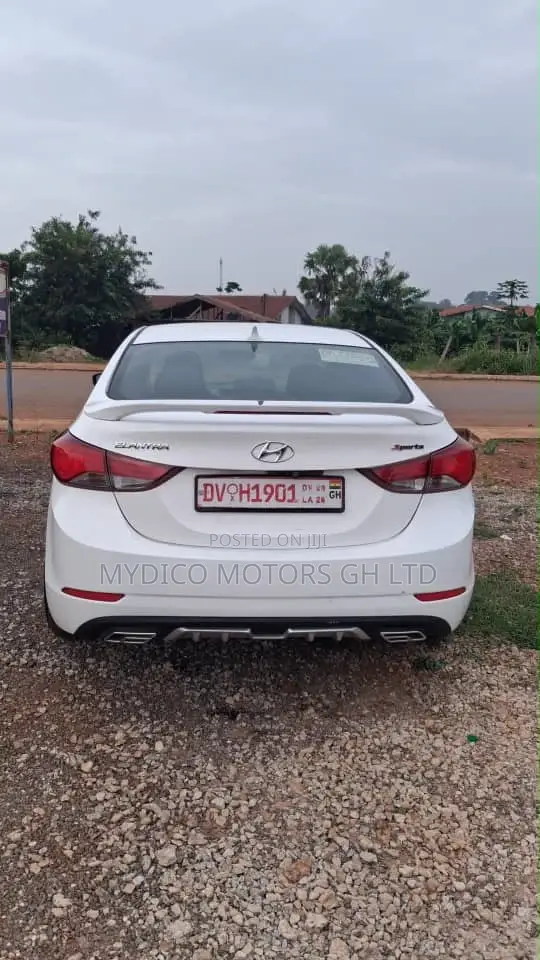Hyundai Elantra SE 4dr Sedan (1.8L 4cyl 6A) 2014 White
