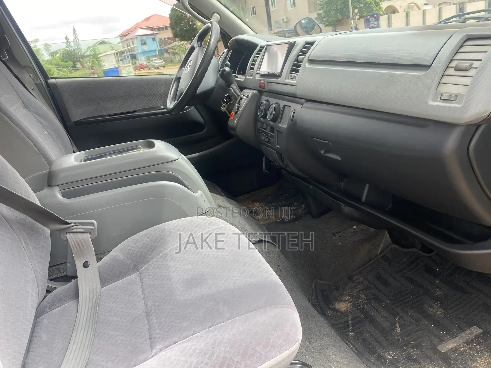 Toyota HiAce 2013 Black