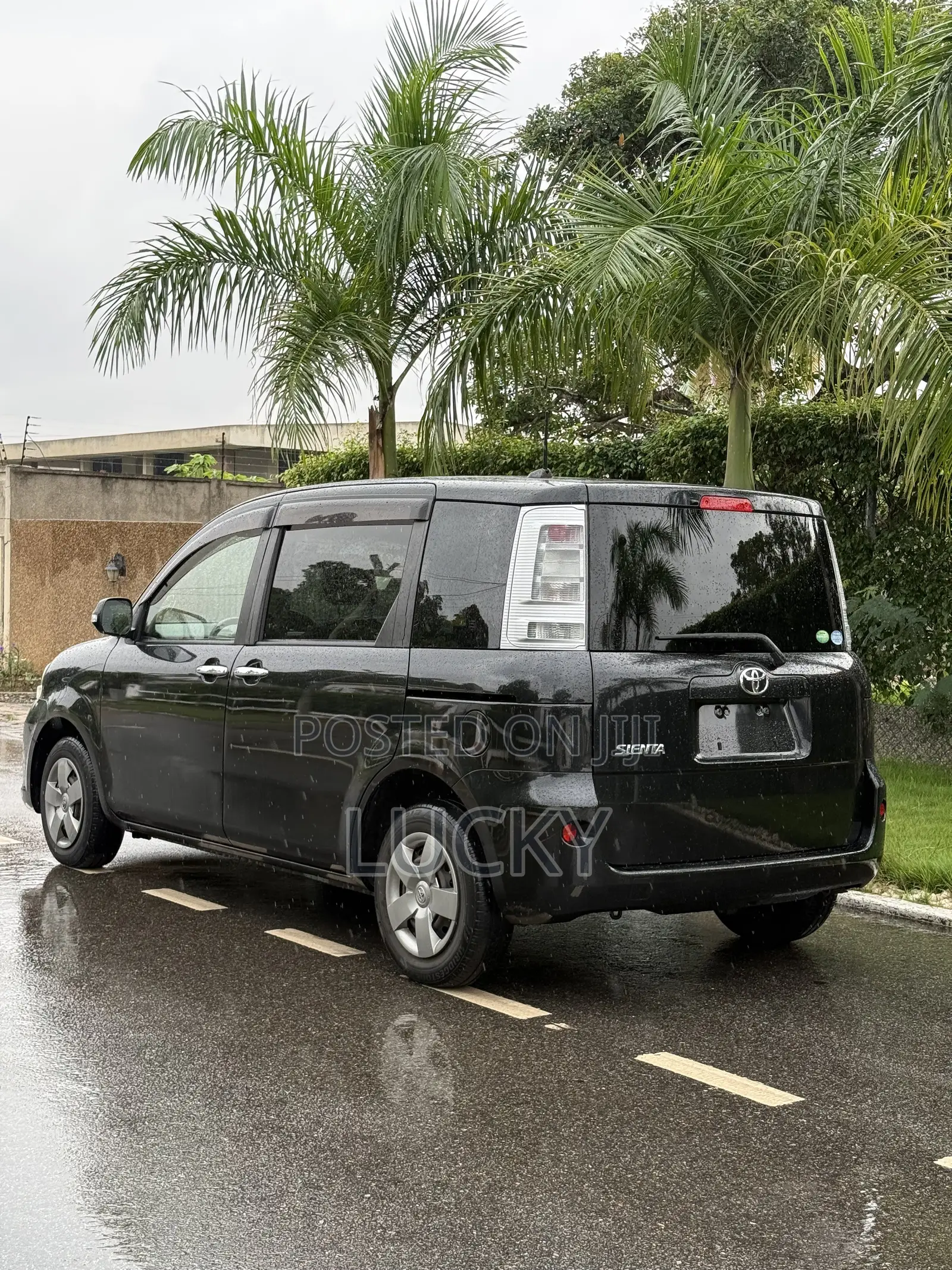 Toyota Sienta 1.5 FWD 2014 Black
