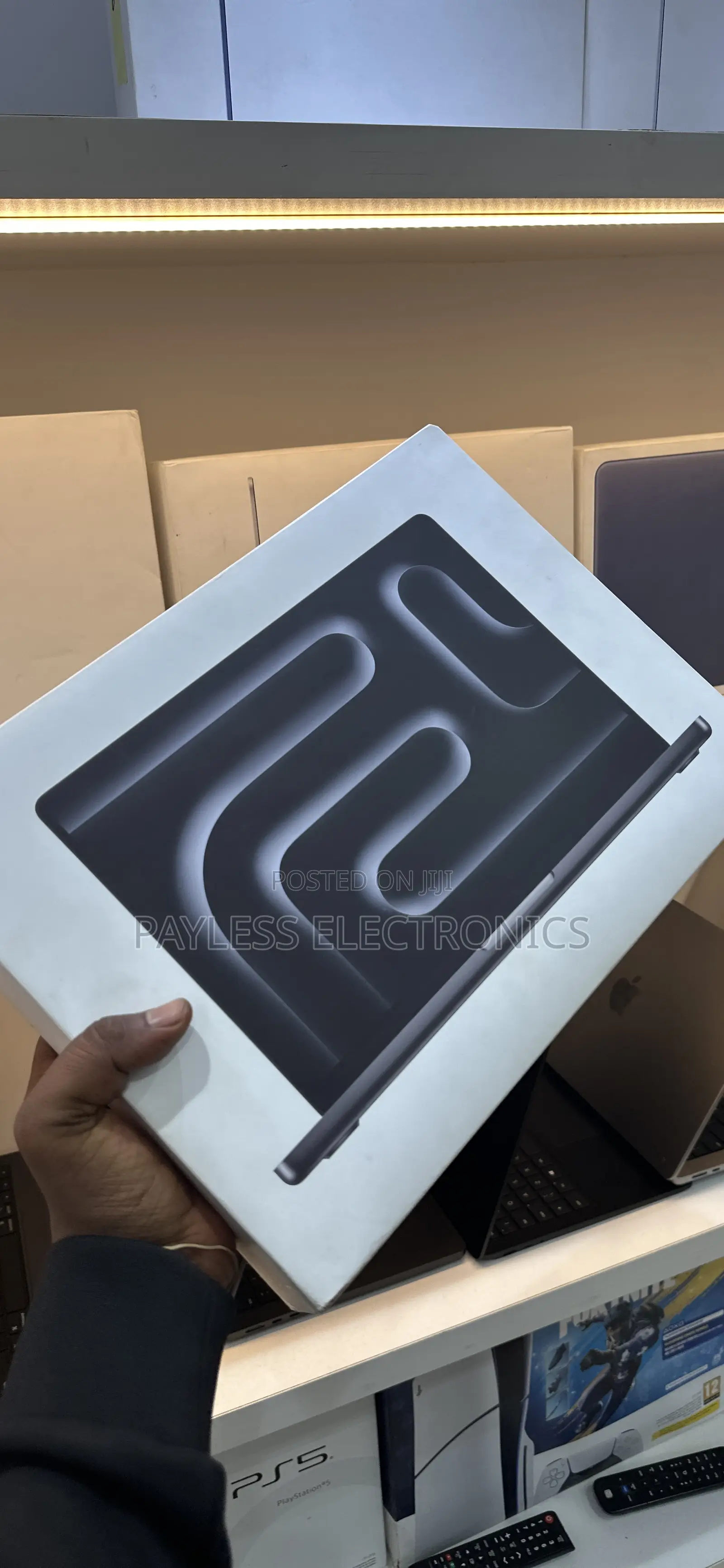 New Laptop Apple MacBook Pro 2025 M5 24GB Apple M5 SSD 1T