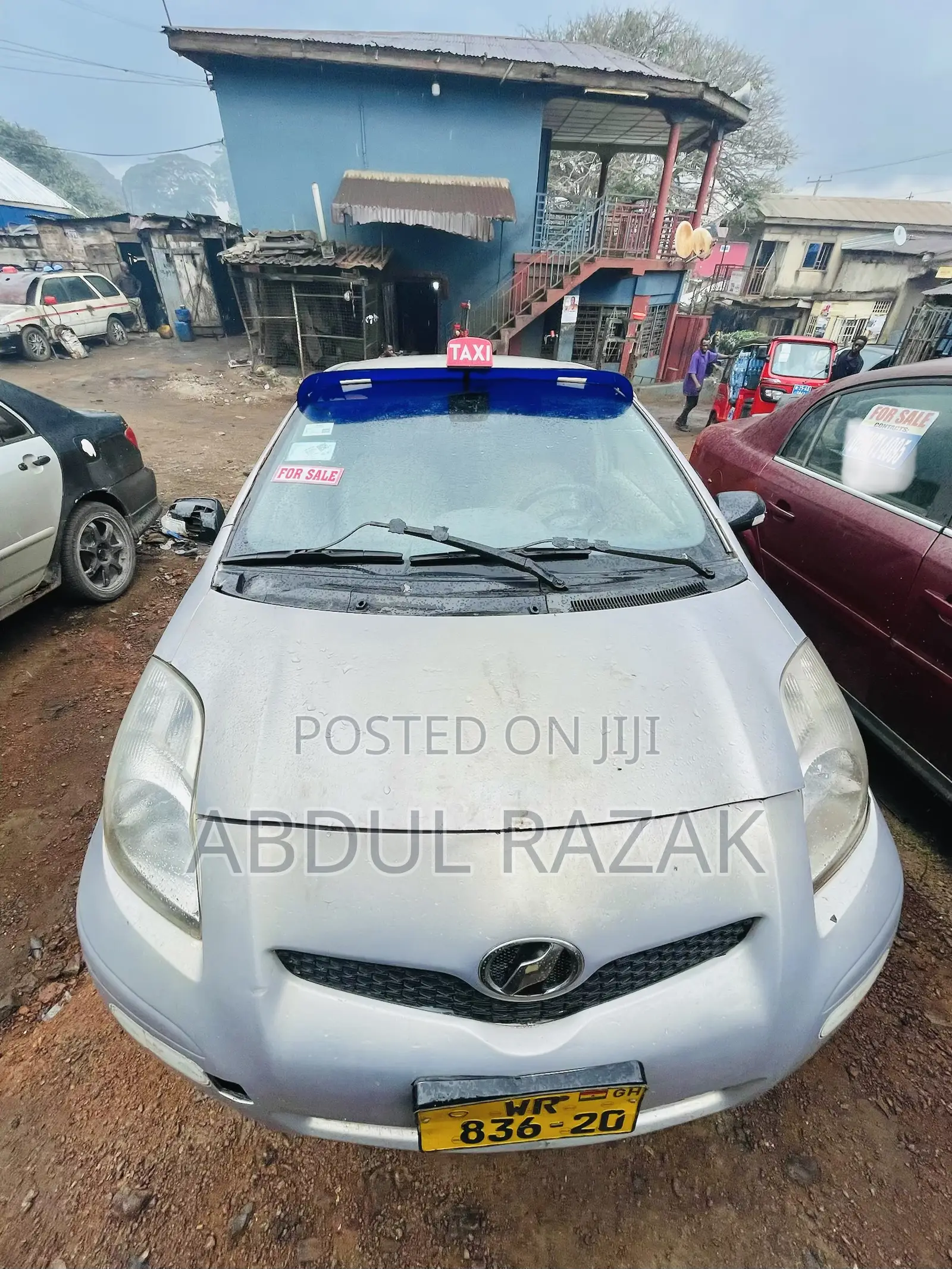 Toyota Vitz 2010 Silver