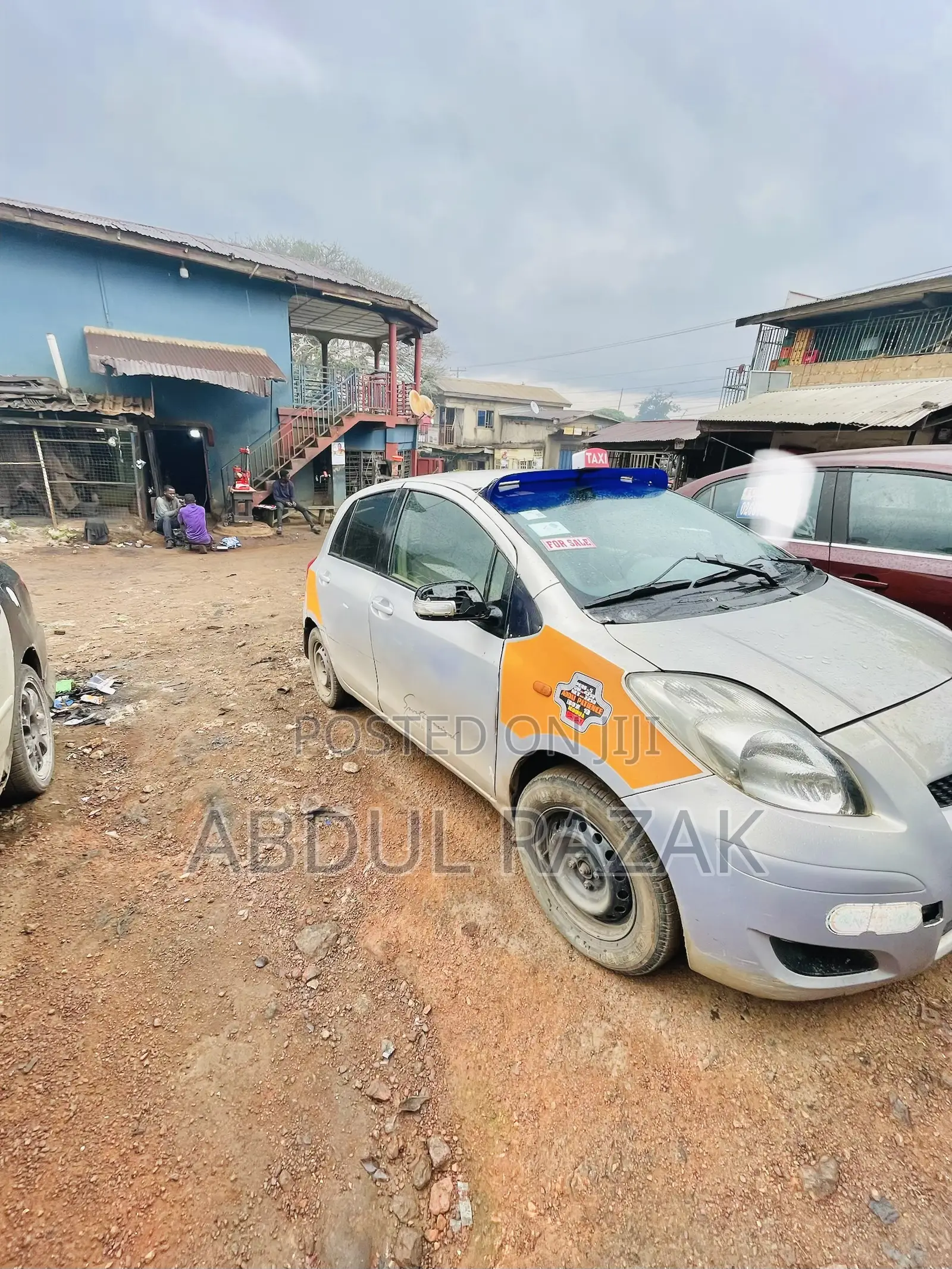 Toyota Vitz 2010 Silver