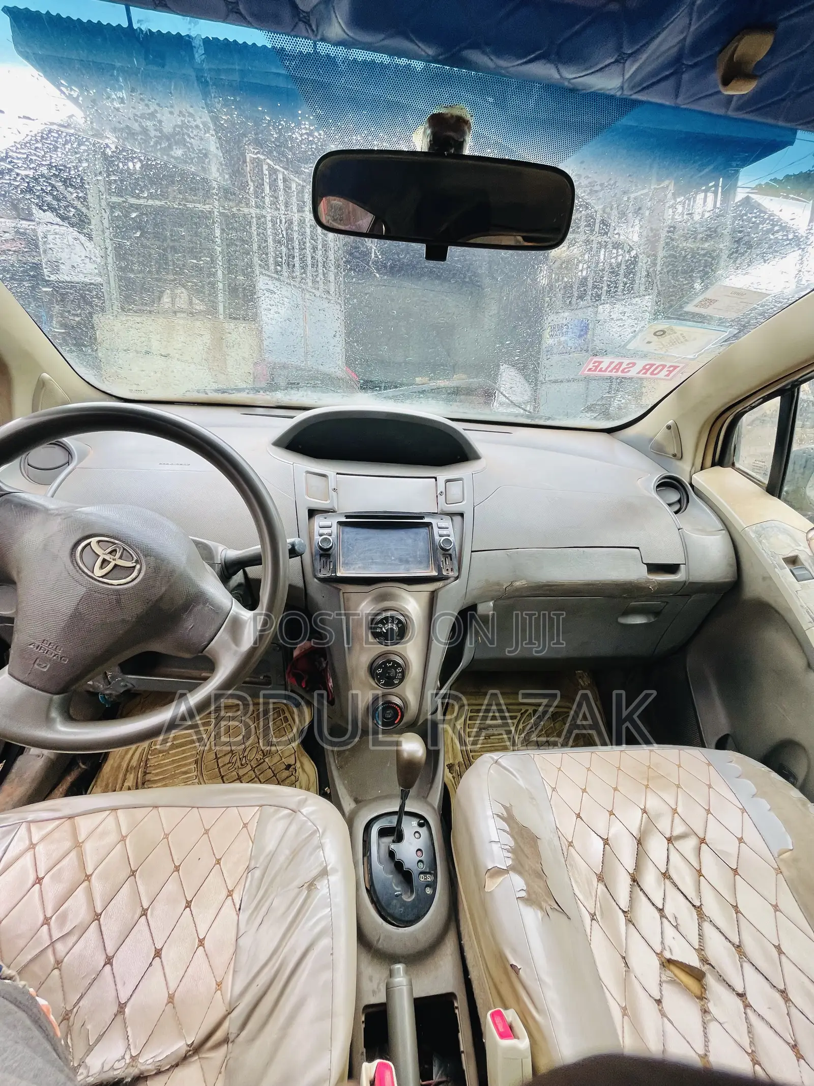 Toyota Vitz 2010 Silver