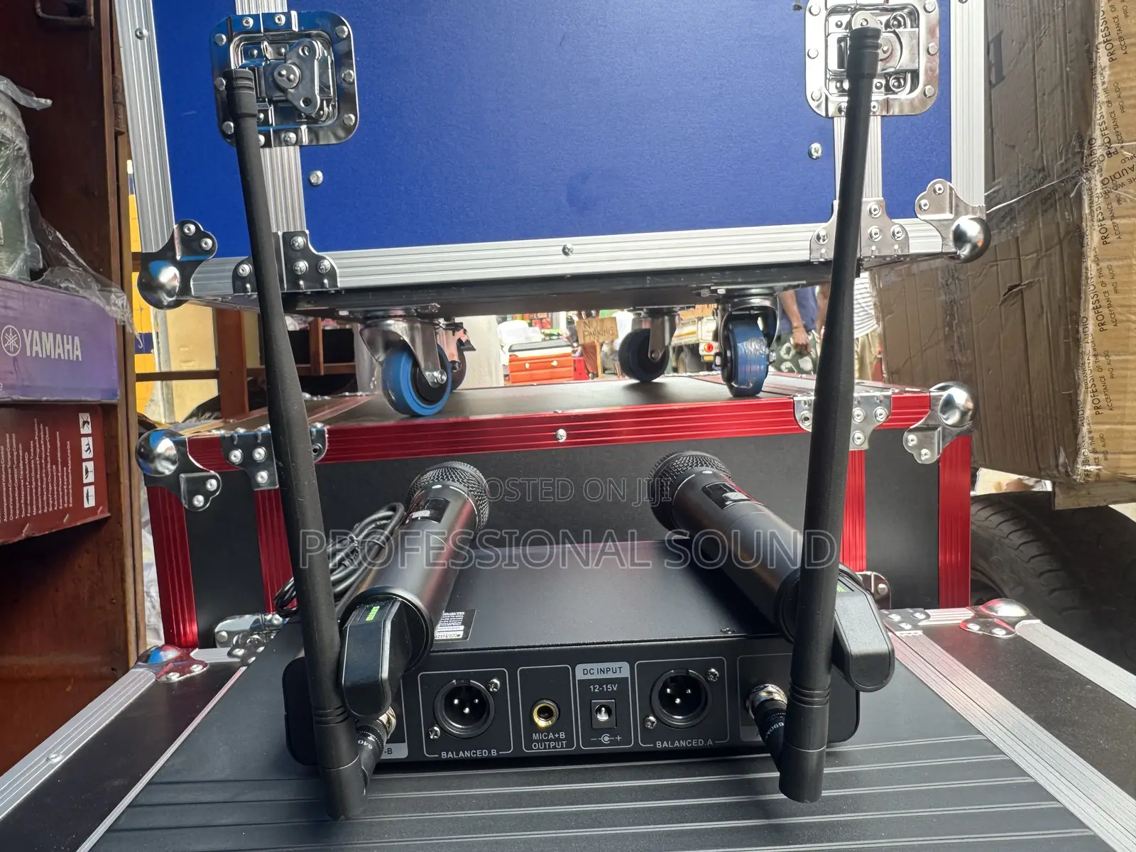 Shure GLXD100X Professional Wireless Microphone System