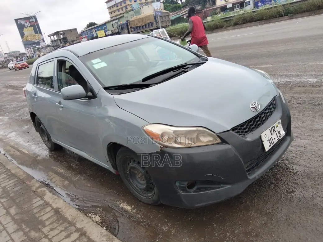 Toyota Matrix Hatchback FWD (1.8L 4cyl 5M) 2010 Green