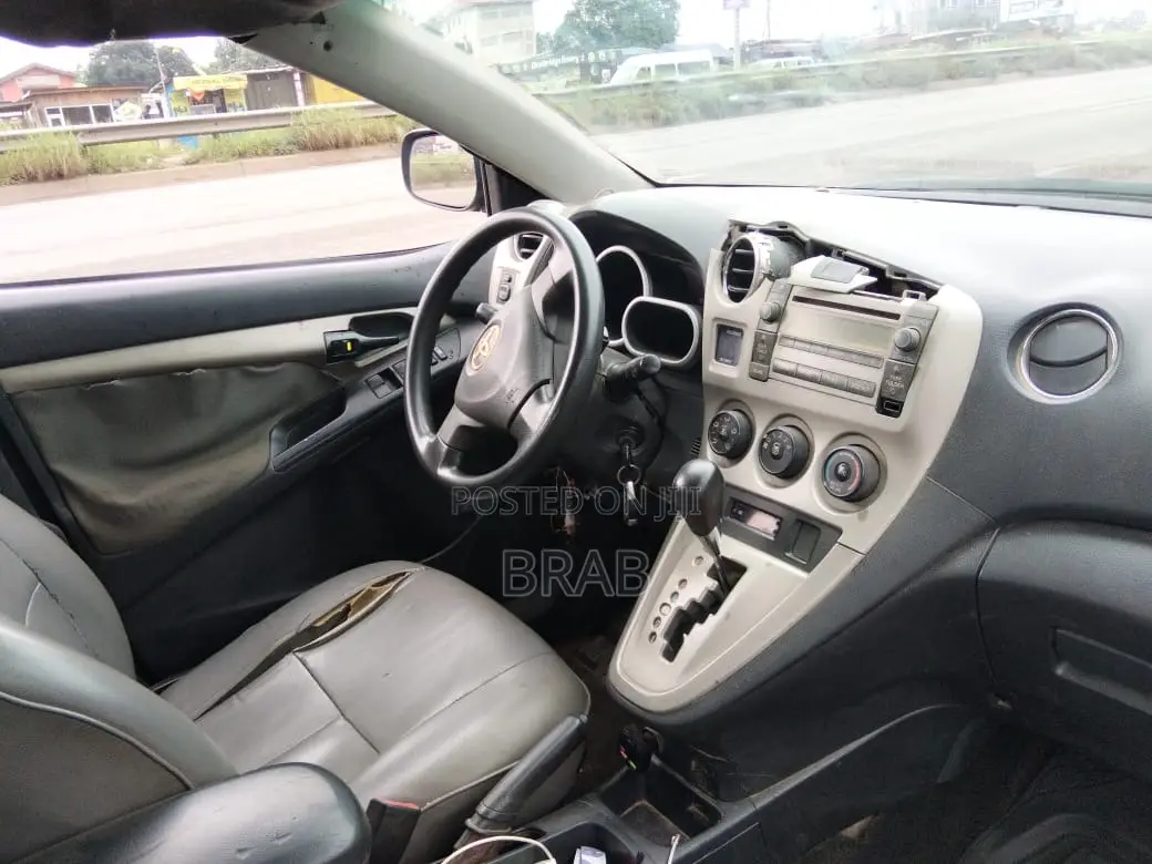 Toyota Matrix Hatchback FWD (1.8L 4cyl 5M) 2010 Green