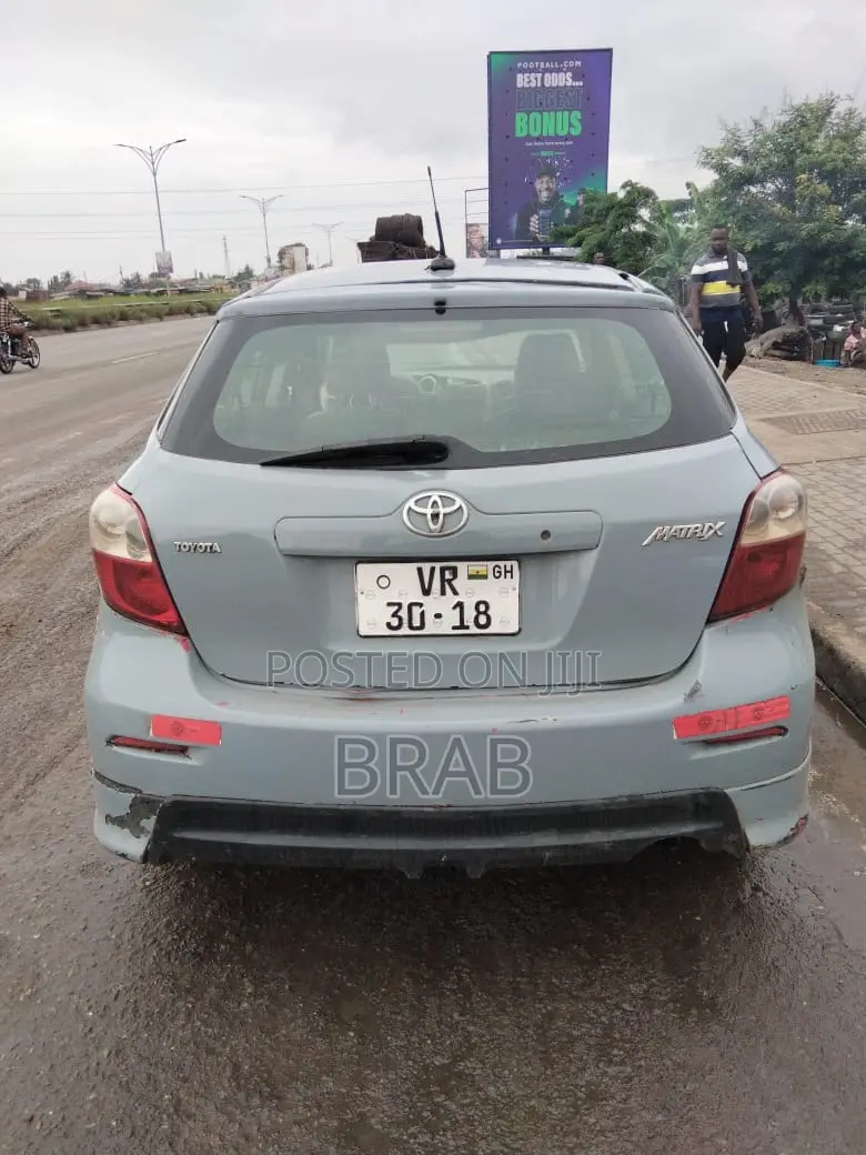 Toyota Matrix Hatchback FWD (1.8L 4cyl 5M) 2010 Green