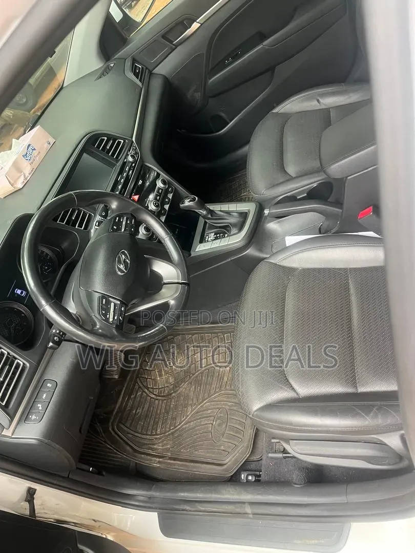 Hyundai Elantra 2019 White