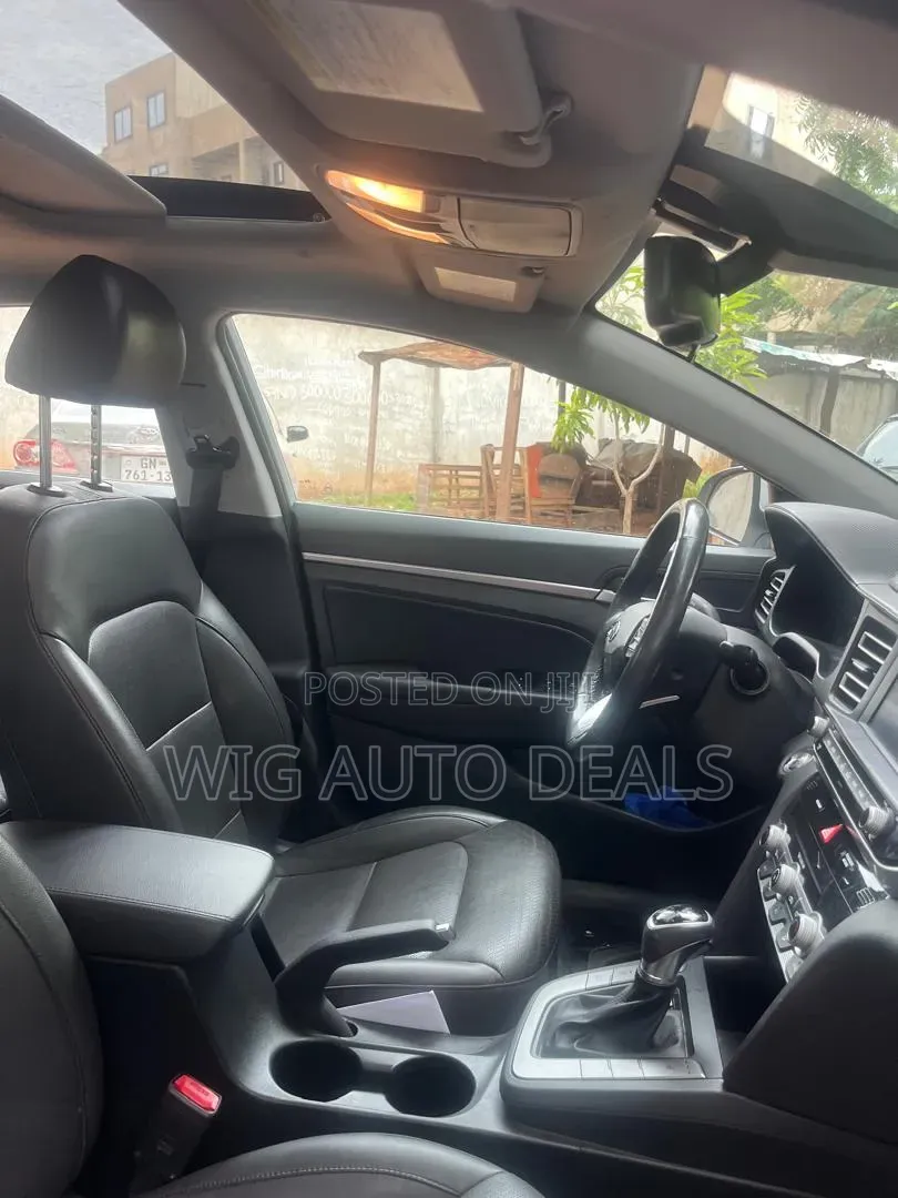 Hyundai Elantra 2019 White